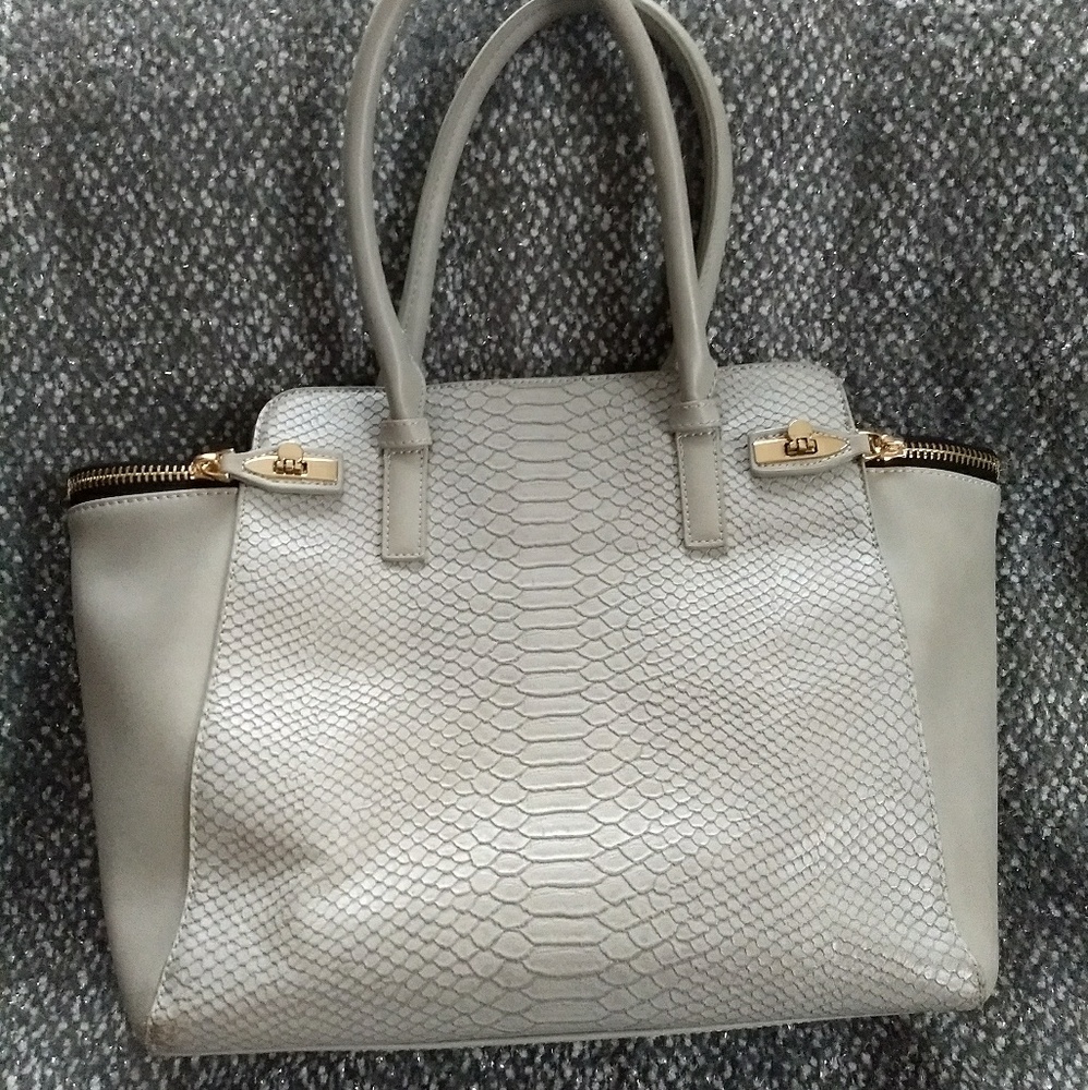 Urban Expressions Gray Faux Snakeskin Tote